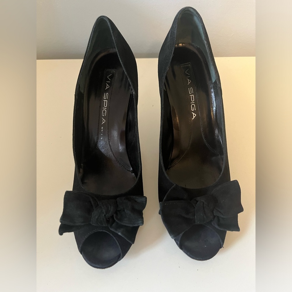Via Spiga suede pumps